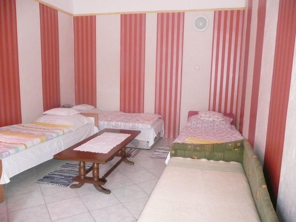 Kalandor Szallas Kozarmisleny Luaran gambar