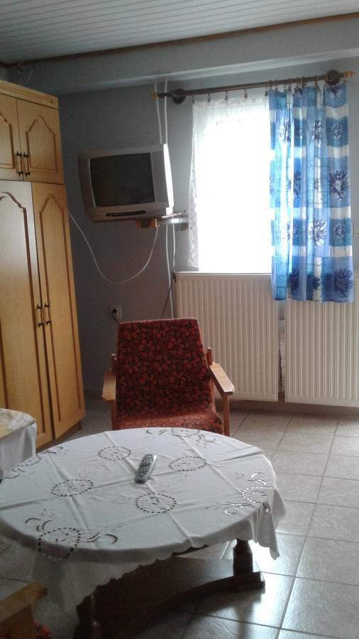 Kalandor Szallas Kozarmisleny Luaran gambar